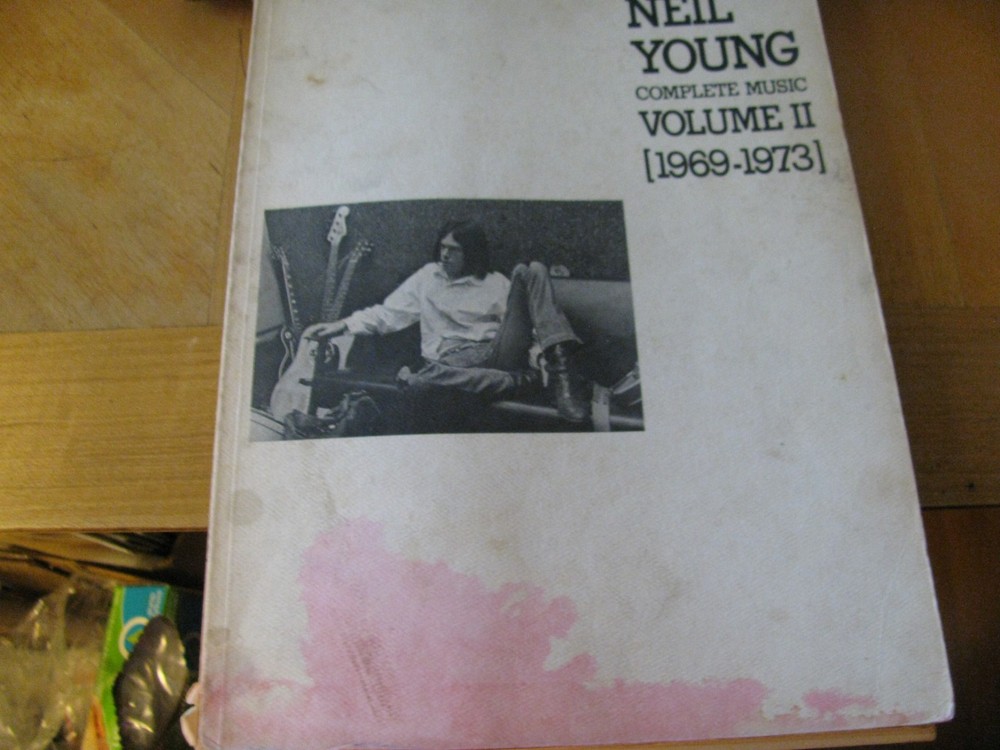 NEIL YOUNG VOL 2 ( 1969 – 1973 ) COMPLETE SONGBOOK SHEET MUSIC 220 PG LOW PRICE