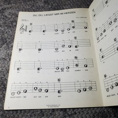 60 of the World&rsquo;s Easiest to Play Songs with 3 Chords Songbook P/V/G Organ Piano