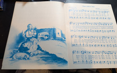 Favorite Christmas Carols Vintage Music Book 1978 – 32 PAGES – 8.5 X 11&Prime;