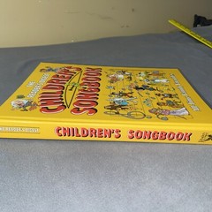 1985-THE READERS DIGEST SPIRAL BOUND HARDCOVER « CHILDREN&rsquo;S SONGBOOK » w/131 SONGS