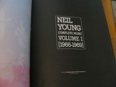 NEIL YOUNG VOL 1 ( 1966 – 1969 ) COMPLETE SONGBOOK SHEET MUSIC 191 PGS LOW PRICE