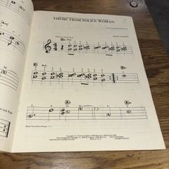 TV & Movie Themes, Easy Instant Play Songbook Organ Piano Guitar Vocal 1980