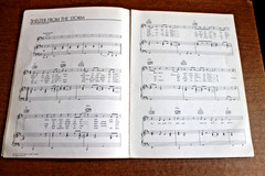 LOT OF 2 BOB DYLAN SONGBOOKS: GREATEST HITS; BLOOD ON THE TRACKS – WORDS & MUSIC