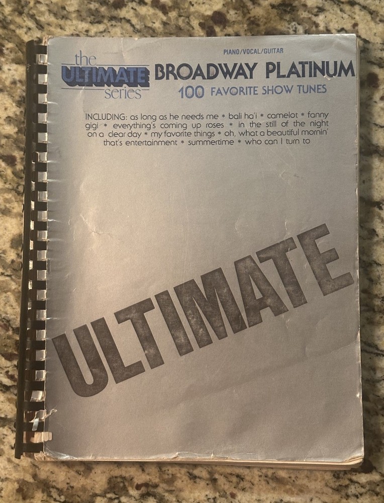 Hal Leonard 1982 – Broadway Platinum 100 Favorite Show Tunes Book