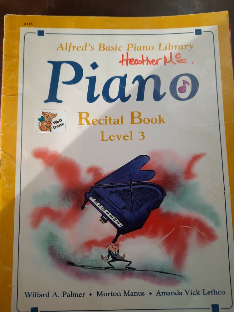 Alfred&rsquo;s Basic Piano Sheet Music Recital Book Level 3 1982 G