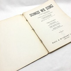 Vintage Music Book, « Songs We Sing », 1941, Paperback, 144 pages