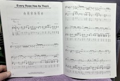 BEST GUITAR BOOK LOT! 2000 GUITARS- TOTALLY GUITAR- BEST ACOUSTIC GUITAR SONGS