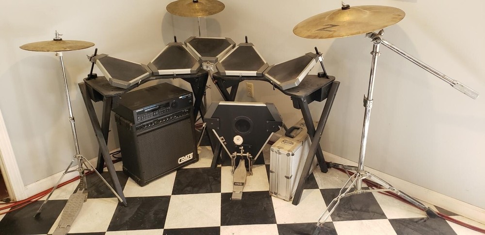 Roland DDS 30. Complete with chords, symbols and head amp.