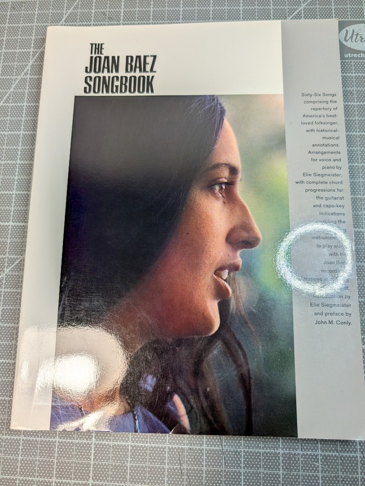 THE JOAN BAEZ SONGBOOK – Songbook 66 Songs – Folk Ballads Hymns Spirituals 1989