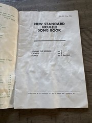 New standard 200 Songs For Ukulele 1927/1954 Sheet Music Book