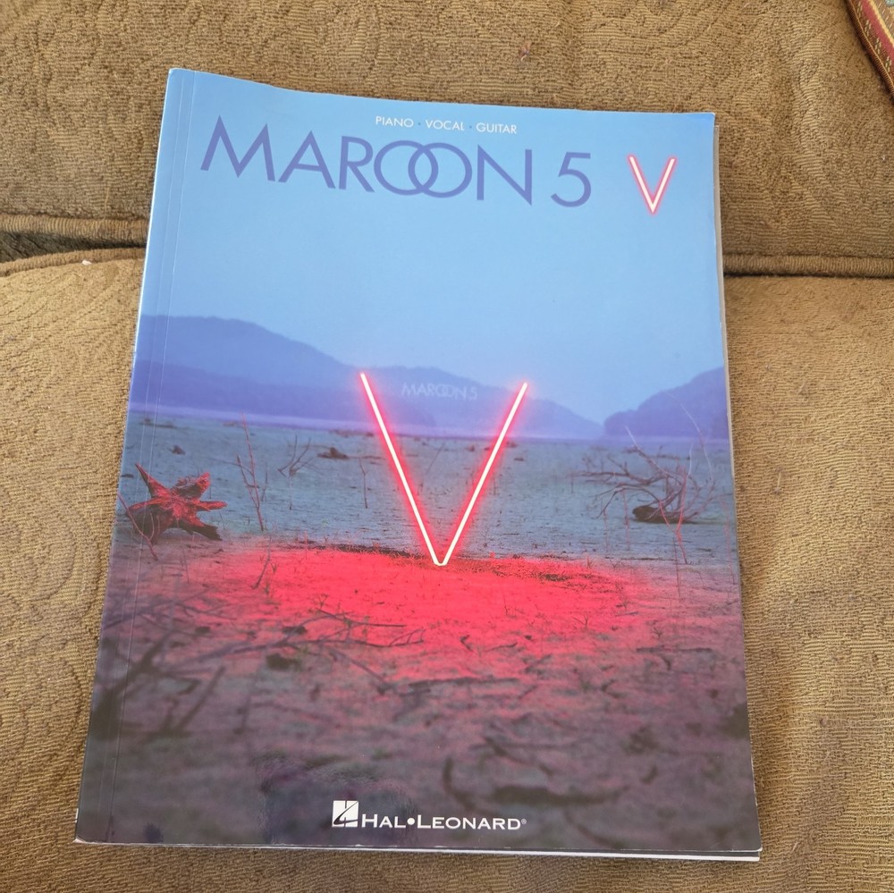 Maroon 5 – V – Sheet Music Songbook, Piano / Vocals / Guitar