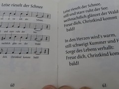 Vintage 1991 Weihnachts Lieder GERMAN Miniature Song Book Running Press