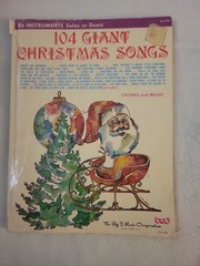 Vintage Christmas Songbook 104 Giant Christmas Songs Piano Guitar 128 Pages VG