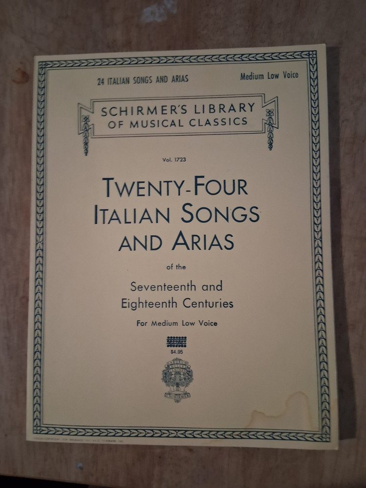 24 Italian Songs & Arias Complete: Medium Low Voice (Schirmer&rsquo;s Library)