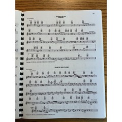 Hal Leonard Fake Book of the World&rsquo;s Favorite Songs 4th Edition 735+ Songs C