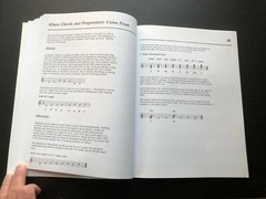 « Chords&ProgressionJAZZ & POPULAR GUITAR » by Arnie Berle 1986 Music Sheet Book
