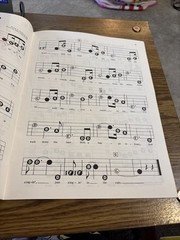 EZ Play Today Songbook 28 Movie & Show hits, Organ Piano Guitar, HL 1976